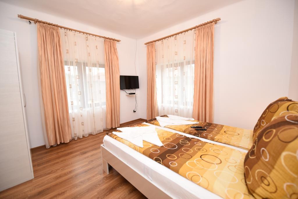 Casa Para Hotel Hátszeg Kültér fotó